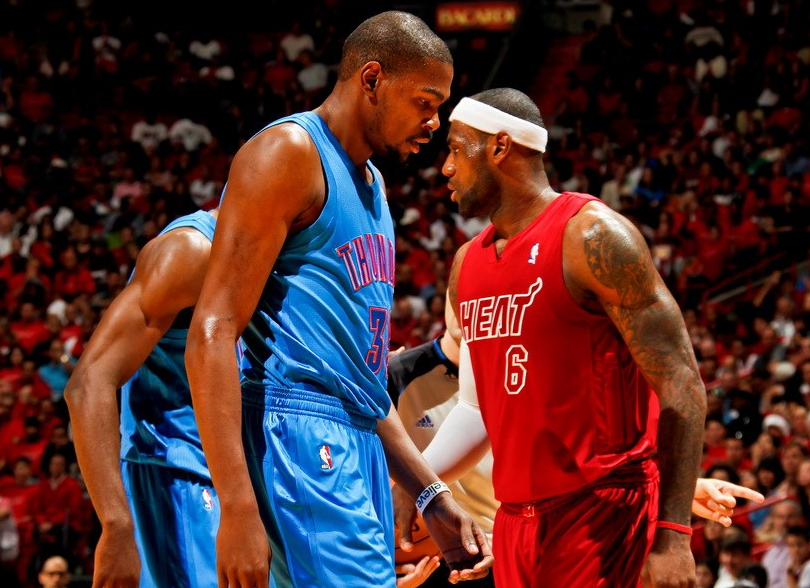  詹姆斯三双助湖人险胜马刺  