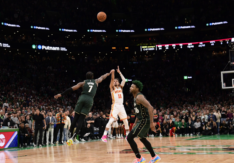  吹杨55分破队史纪录，老鹰加时憾负绿军  