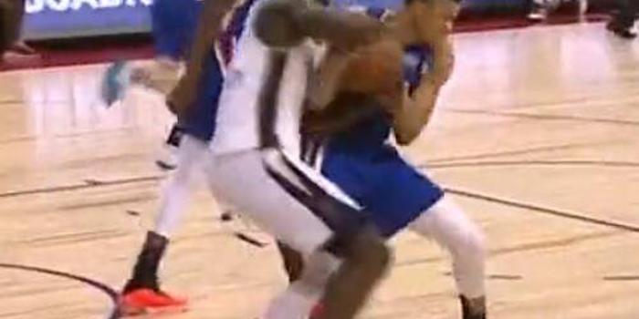  锡安连续暴扣点燃全场，鹈鹕主场大胜马刺结束连败颓势